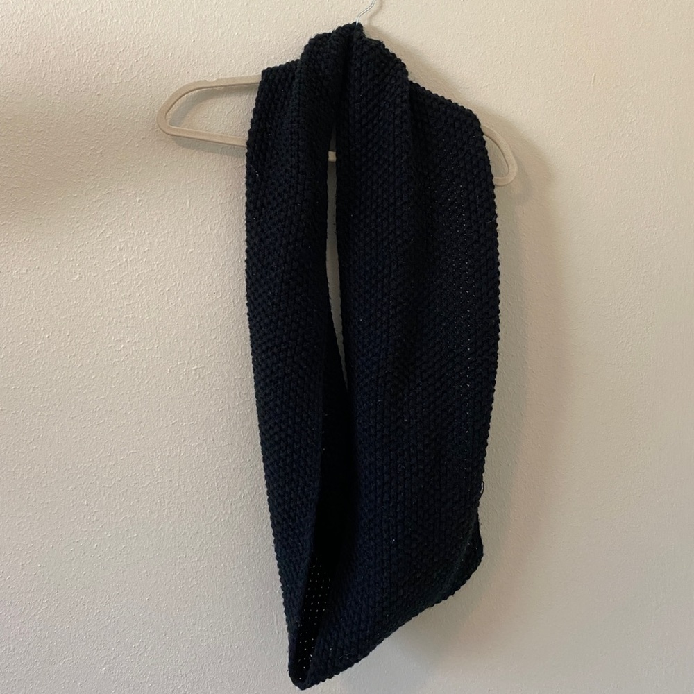 Black knit scarf